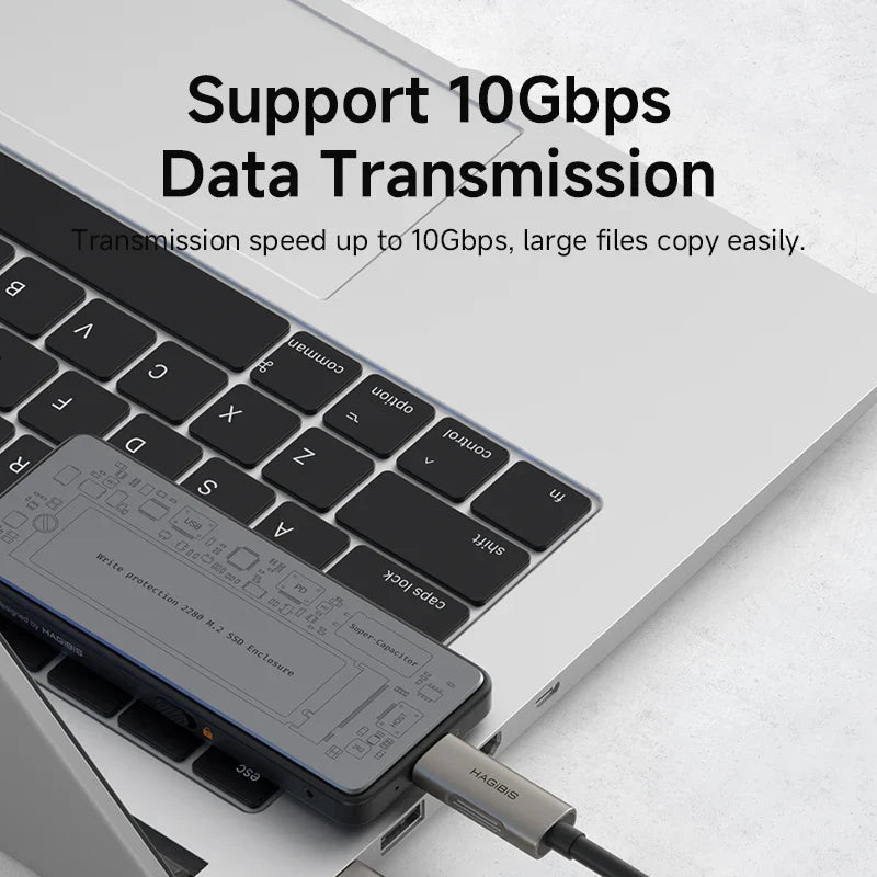 USB drive connected to a laptop with text highlighting data transmission speed.